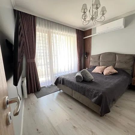 Seaside Serenity - Luxurious Beach-front With A Refreshing Pool *